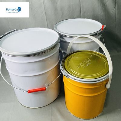 0سطل فلزی رنگ سفید 35 میلی متری با دسته 5 لیتر